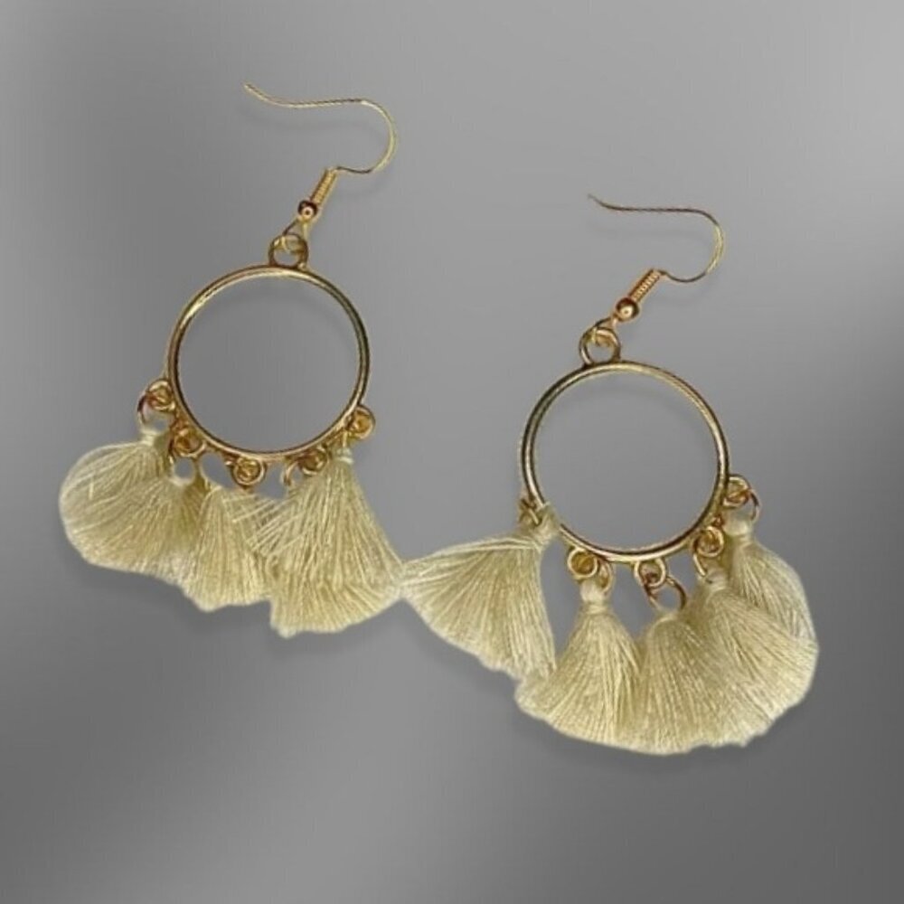 Tassel Earrings Metal Hoop Closure Lightweight Gold Tone Cream Women's OS NWOT - Picture 2 of 2